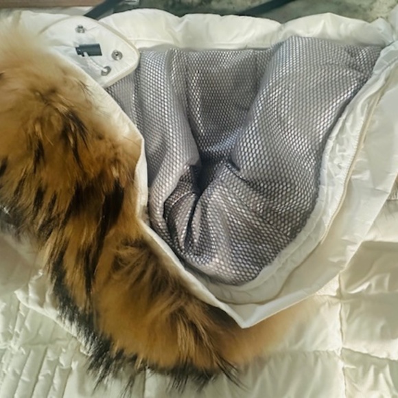 Bogner Lined Down Coat with Detachable Fox Fur Trim Collar in Size M/US 6 - Picture 5 of 16